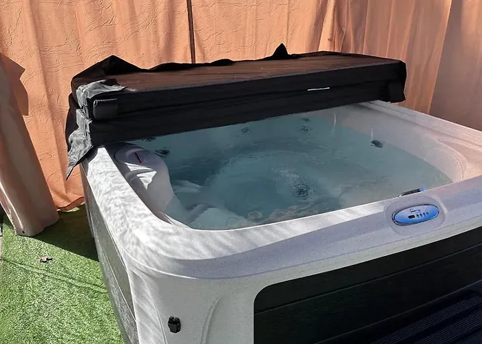 New Year Fun-near Navy Hot Tub King Bed Сasa de vacaciones *