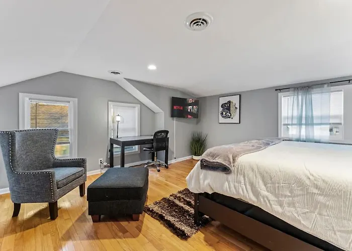 New Year Fun-near Navy Hot Tub King Bed *