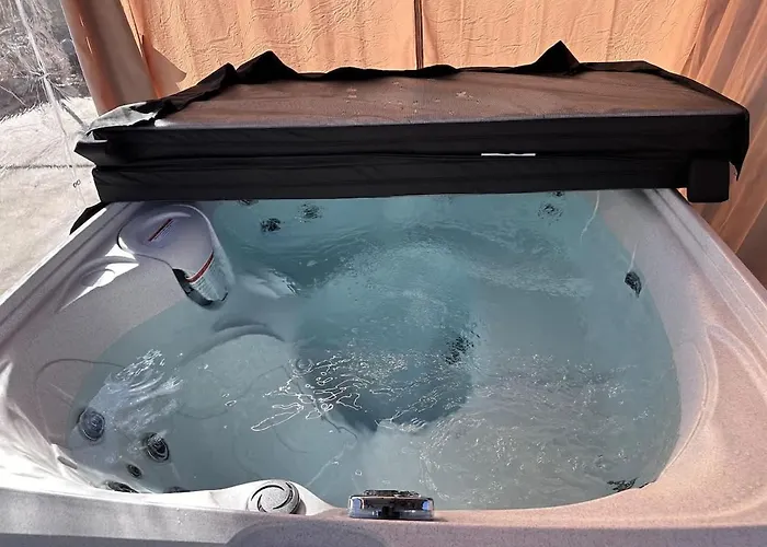New Year Fun-near Navy Hot Tub King Bed Сasa de vacaciones *